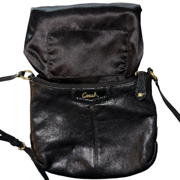 Coach Ashley Python, Pleated Black Leather Swingpack, Crossbody Purse Bag Zipper - Picture 10 of 16